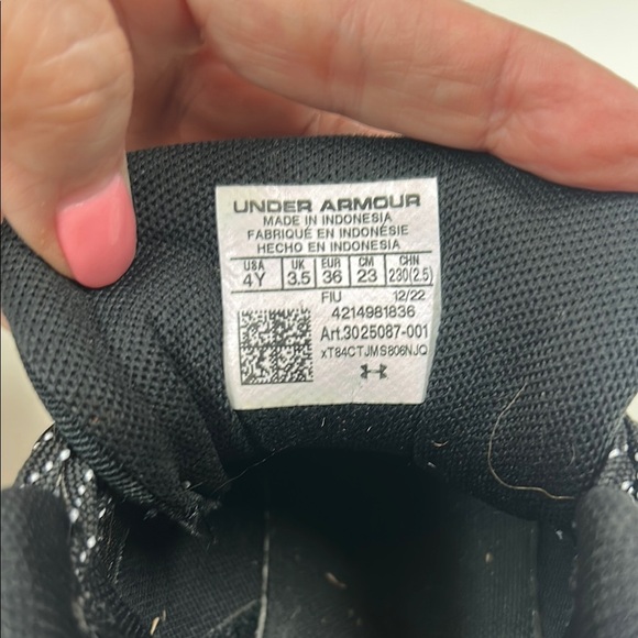 Under Armour Black and White Sneakers with Modern Speckle Design - Picture 3 of 6